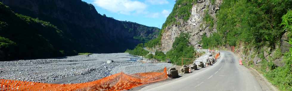 8 avril 2018 - Bras de Cilaos -RN5  entre let Furcy et les Alos - Mur de soutnement