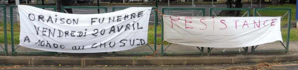 22 avril 2018 - St-Pierre - Terre Sainte - Oraison funbre au CHU Sud - Banderoles