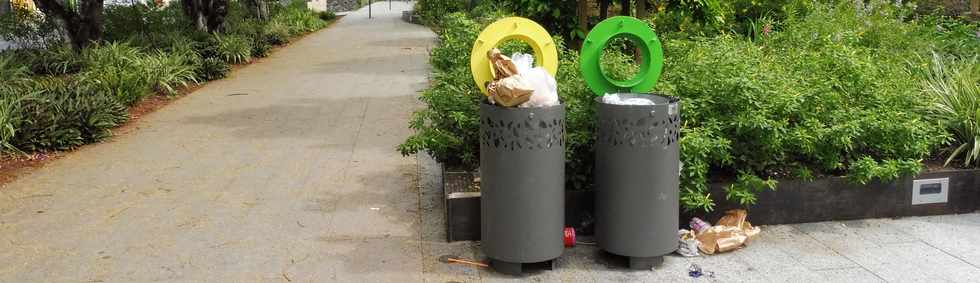 22 avril 2018 - St-Pierre - Rue des Bons-Enfants - Poubelles