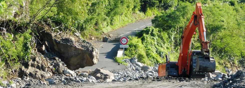 4 mai 2018 - Bras de Cilaos - Rfection du radier du Ouaki aprs la tempte Fakir -