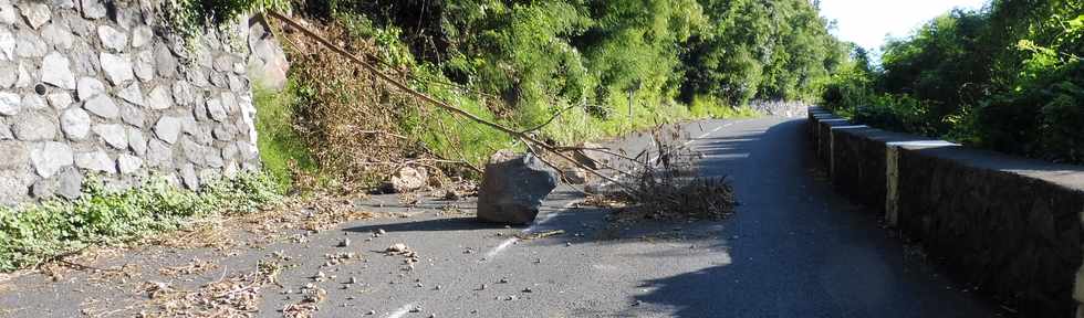 4 mai 2018 - Bras de Cilaos - Eboulis dans les rampes du Ouaki aprs la tempte Fakir -