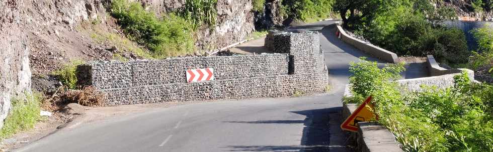 13 mai 2018 - La Rivire St- Louis - RN5 - Route de Cilaos - Travaux entre Les Alos et l'Ilet Rond