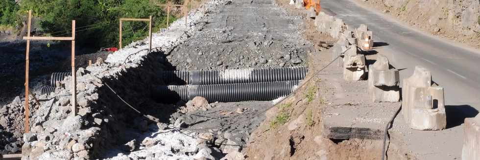 13 mai 2018 - La Rivire St- Louis - RN5 - Route de Cilaos - Travaux entre Les Alos et l'Ilet Rond