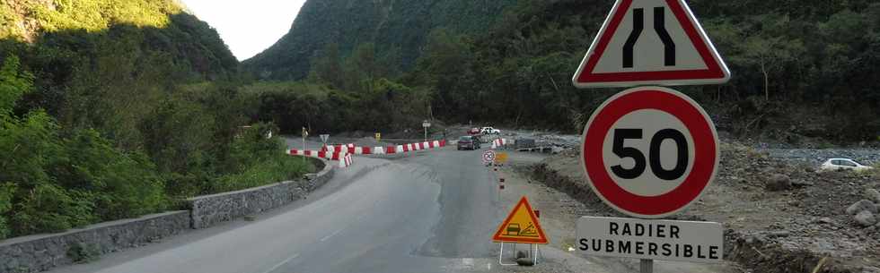 13 mai 2018 - La Rivire St- Louis - RN5 - Route de Cilaos - Travaux entre Les Alos et l'Ilet Rond - Piste Ilet Furcy -