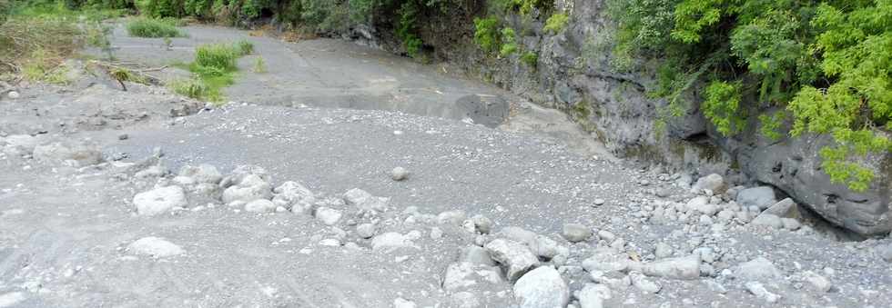 13 mai 2018 - La Rivire St- Louis - RN5 - Route de Cilaos - Travaux entre Les Alos et l'Ilet Rond - Piste Ilet Furcy -