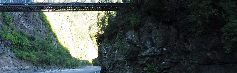 13 mai 2018 - La Rivire St- Louis - RN5 - Route de Cilaos - Travaux entre Les Alos et l'Ilet Rond - Piste Ilet Furcy - Passerelle Pierre Mhaignerie