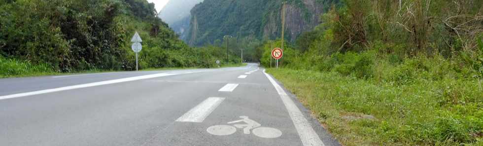 13 mai 2018 - St-Louis - RN5 - Route de Cilaos - Piste cyclable Ilet Alcide