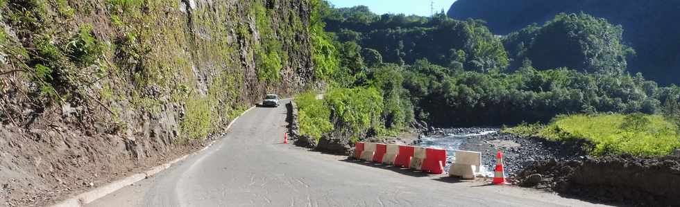 13 mai 2018 - St-Louis - RN5 - Route de Cilaos -  Petit Serr -  Parapets effondrs