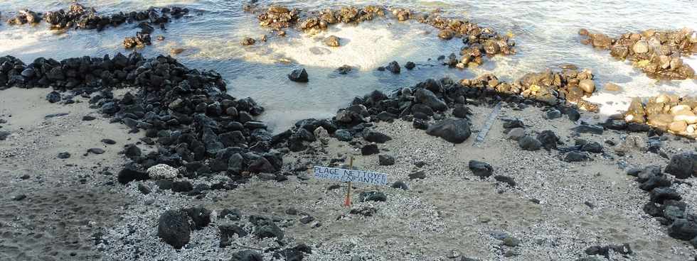 10 juin 2018 - St-Pierre - Rue Max Vauquelin - Petit boulevard de la plage - Projet de la classe CE2 Bellier de l'cole Louis Pasteur -Nettoyage de plage