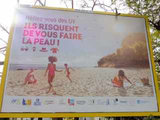 24 juin 2018 - St-Pierre - Pub "Méfiez-vous des UV, ils risquent de vous faire la peau !"