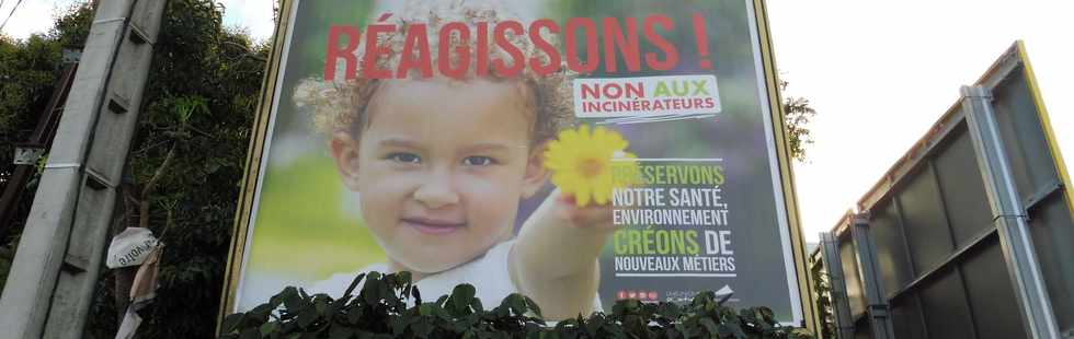 24 juin 2018 - St-Pierre - Campagne d'affichage Région Réunion - Réagissons ! Non aux incinérateurs ...