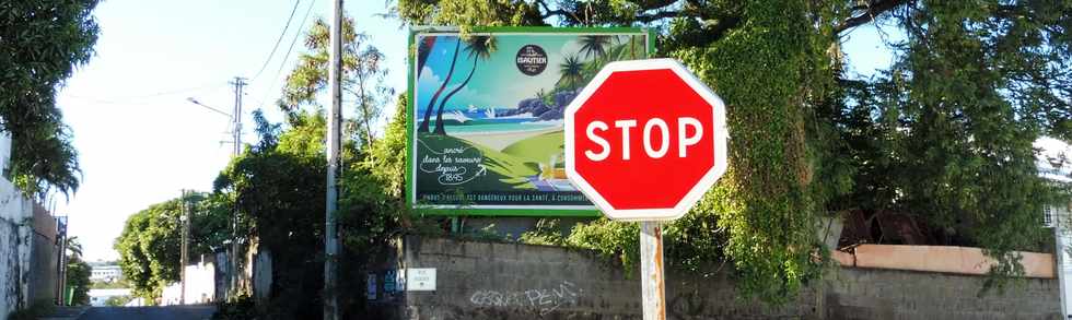 01/07/2018 - St-Pierre -  Rue de la Charit - Affiche Damien Clav - Pub Isautier  Grande Anse