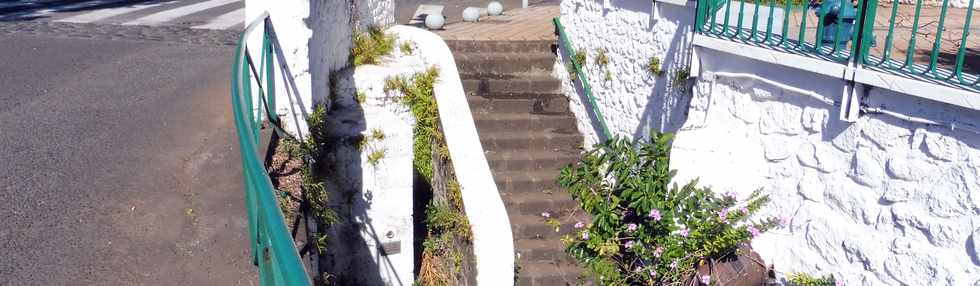 01/07/2018 - St-Pierre - Rivire d'Abord - Escalier vers le passage souterrain