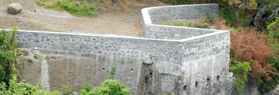 30 septembre 2018 - Rivire St-Etienne - Rive droite - Muret au niveau de la cule du vieux pont dtruit -