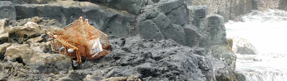 30 septembre 2018 - St-Pierre - Ravine Blanche - Caddies sur falaise