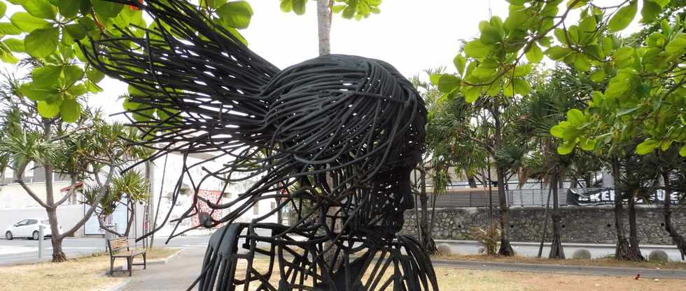 30 septembre 2018 - St-Pierre - "Une ide de demain " Sculpture en mtal de Frdric Dussoulier, plasticien