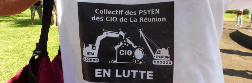 9 octobre 2018 - St-Pierre - Place de la mairie - Défilé de l'intersyndicale - Tee shirt  CIO en lutte