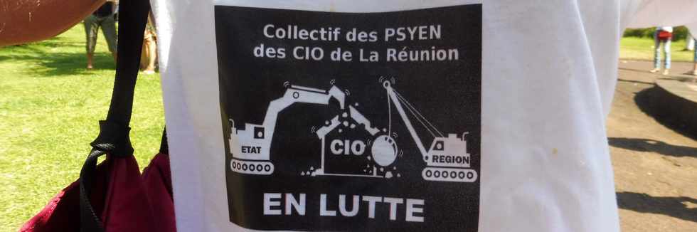 9 octobre 2018 - St-Pierre - Place de la mairie - Dfil de l'intersyndicale - Tee shirt  CIO en lutte