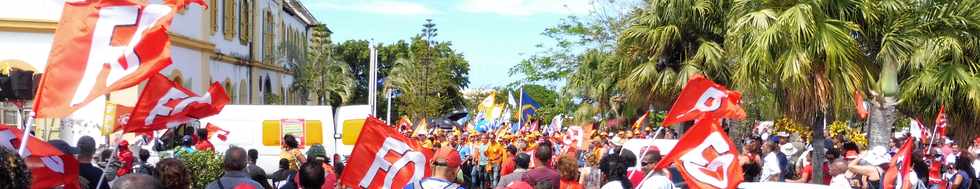 9 octobre 2018 - St-Pierre - Place de la mairie - Dfil de l'intersyndicale -