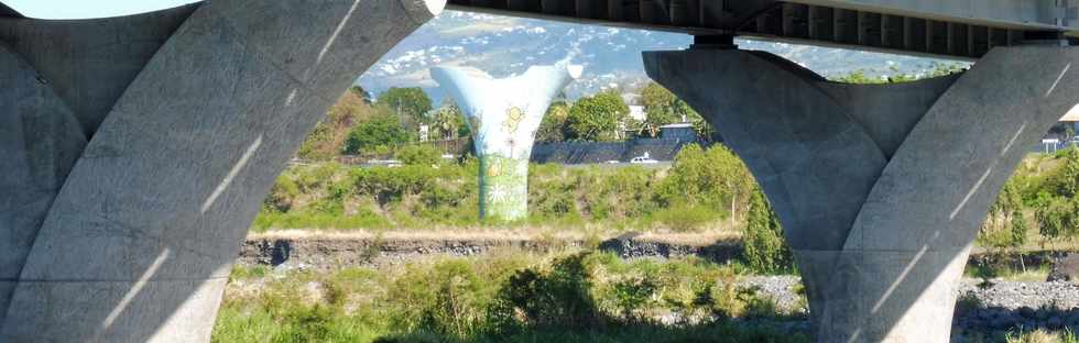 4 novembre 2018 - St-Pierre - Pierrefonds -Rivire Saint-Etienne -  Nouveau pont et pile d'essai JACE -