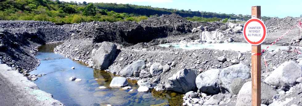 11 novembre 2018 - Bras de Cilaos - Travaux au radier du Ouaki