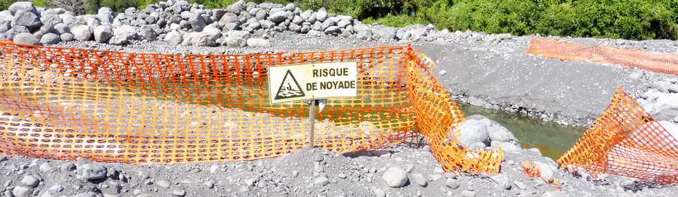 11 novembre 2018 - St-Pierre - Entre-Deux- Radier du Ouaki  en travaux