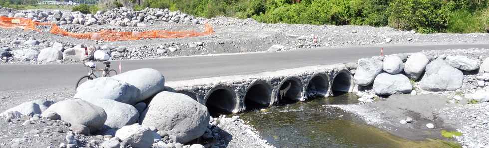 11 novembre 2018 - St-Pierre - Entre-Deux- Radier du Ouaki  en travaux