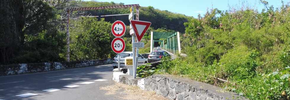 11 novembre 2018 - Entre-Deux - Pont mtallique sur le Bras de la Plaine -