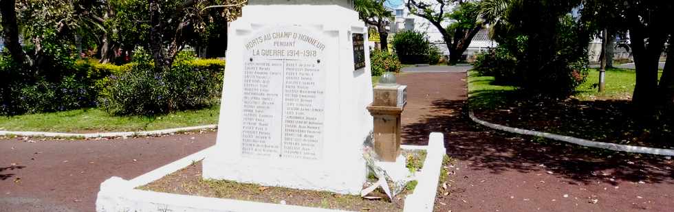 11 novembre 2018 - St-Pierre - Monument aux morts place de l'hôtel de ville -