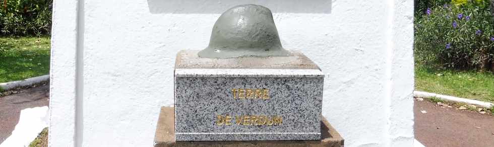 11 novembre 2018 - St-Pierre - Monument aux morts place de l'hôtel de ville -
