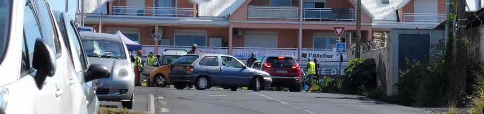 30 novembre 2018 - St-Pierre - Barrage au rond-point de la Ligne Paradis