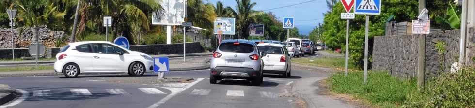 2 dcembre 2018 - St-Pierre - Pierrefonds - File d'attente  la station-service