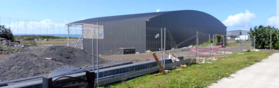 2 décembre 2018 - St-Pierre - Aéroport de Pierrefonds  -  Construction d'un nouveau hangar