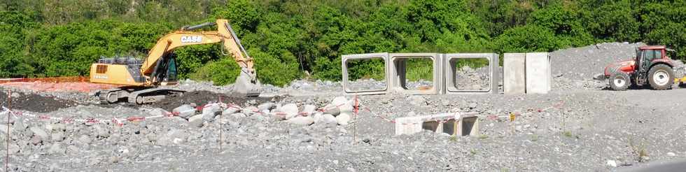 5 dcembre 2018 - Bras de Cilaos - Travaux sur le radier du Ouaki - Pose de cadres -