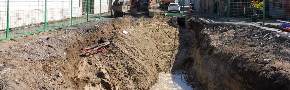 31 mars 2019 - St-Pierre - Travaux rue du Port - Remonte de l'eau de mer