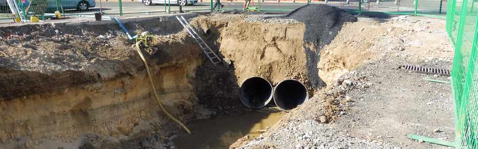 4 avril 2019 - St-Pierre - Travaux rue du Port - Pompage de l'eau de mer