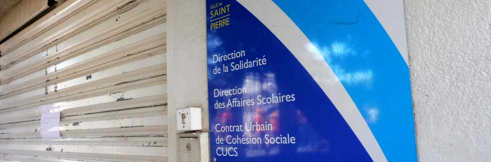 9 mai 2019 - St-Pierre - Manifestation des fonctionnaires contre le projet de de loi de réforme des services publics - Services municipaux fermés