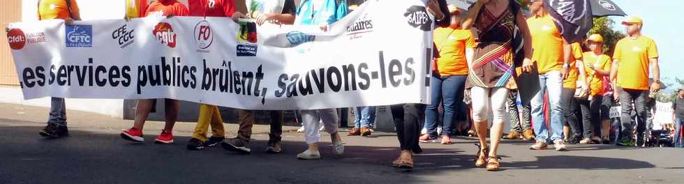 9 mai 2019 - St-Pierre - Manifestation des fonctionnaires contre la casse du Service Public - Les services publics brûlent, sauvons-les !