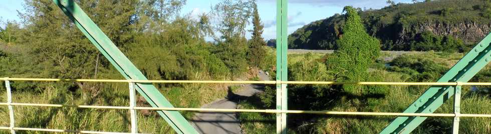 30 juin 2019 - St-Pierre - Construction d'une piste dans le Bras de la Plaine